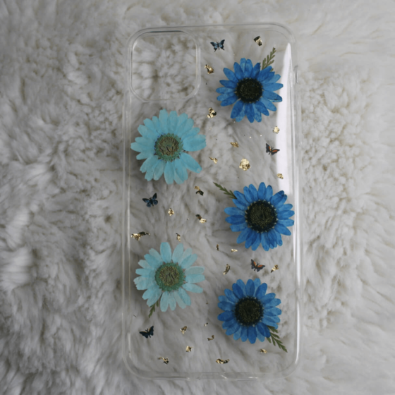 coque fleurs sechees bleu